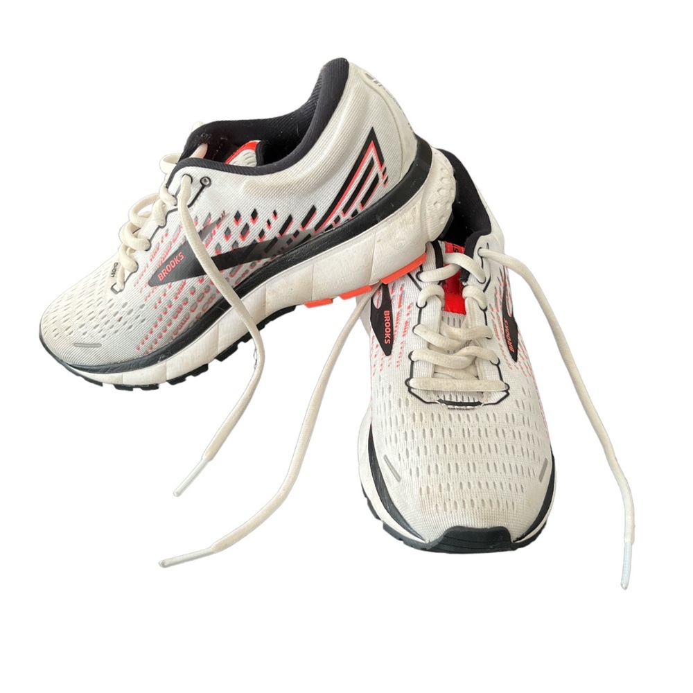 Brooks Ghost Athletic Shoes Size 6 Wide